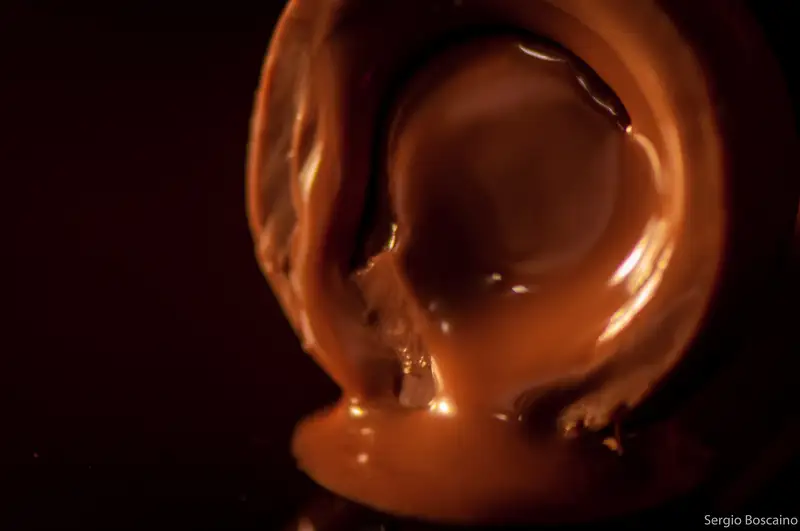 Macrofotografia di un cioccolatino visto da vicino
