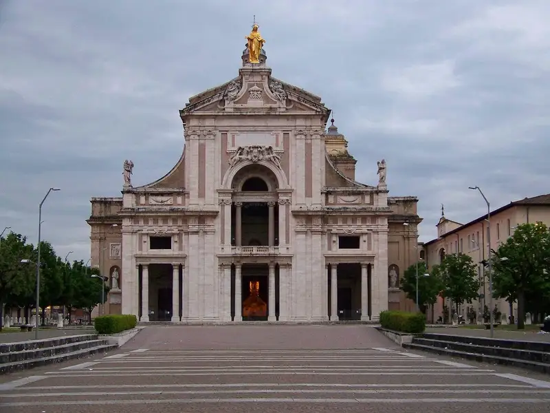 La Basilica di Santa Maria degli Angeli nella pianura sotto Assisi