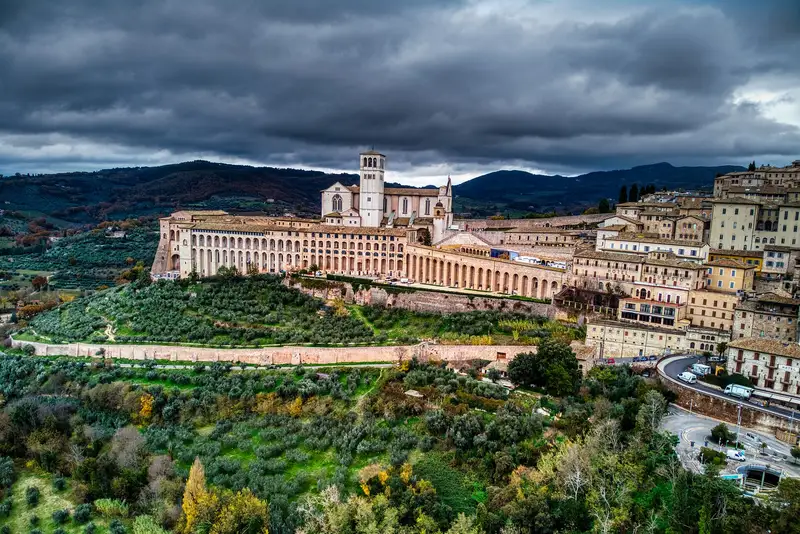 La Basilica di San Francesco ad Assisi vista nel mese di dicembre