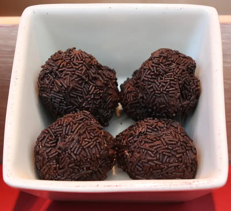 Tartufi al cioccolato in una vetrina di Bruxelles