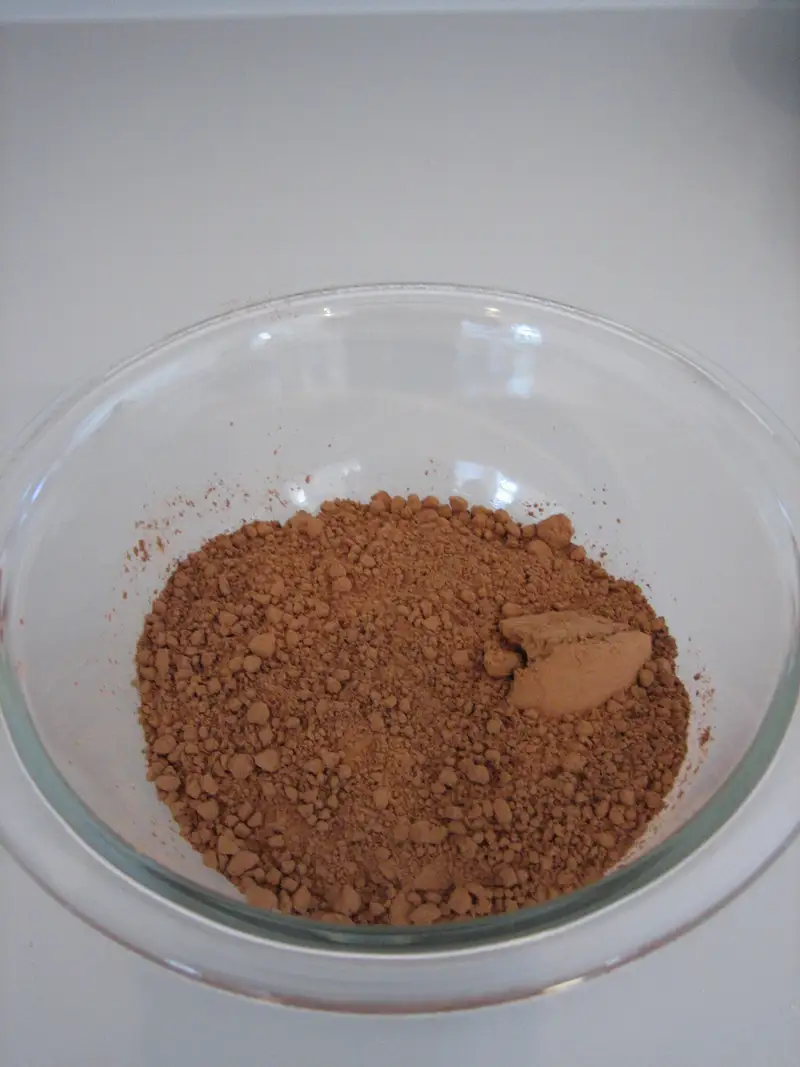 Una ciotola di cacao in polvere
