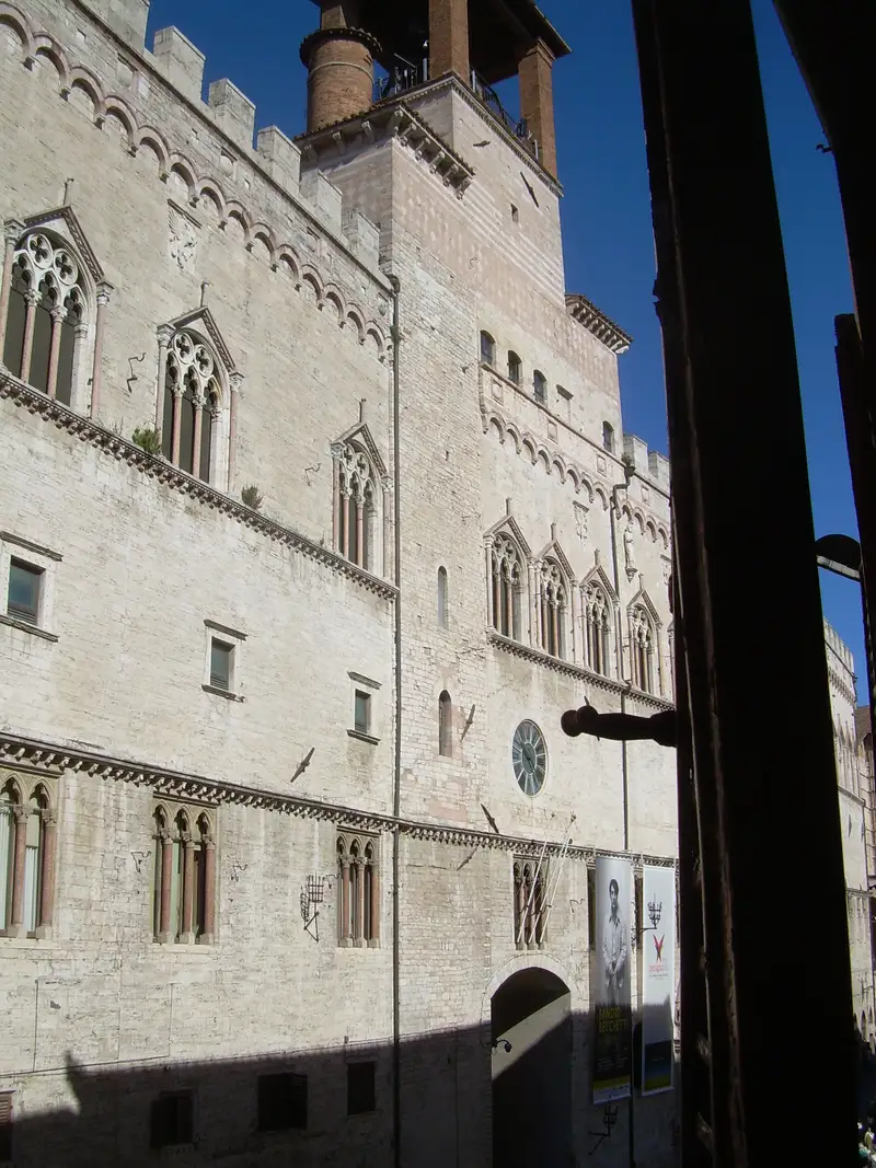 Finestra gotica del Palazzo dei Priori a Perugia