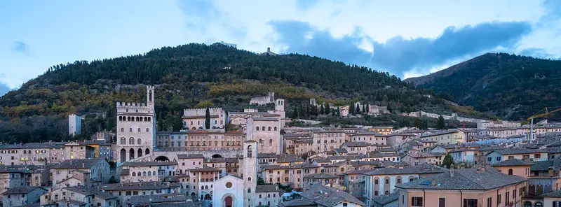 Panorama di Gubbio sulle pendici del Monte Ingino