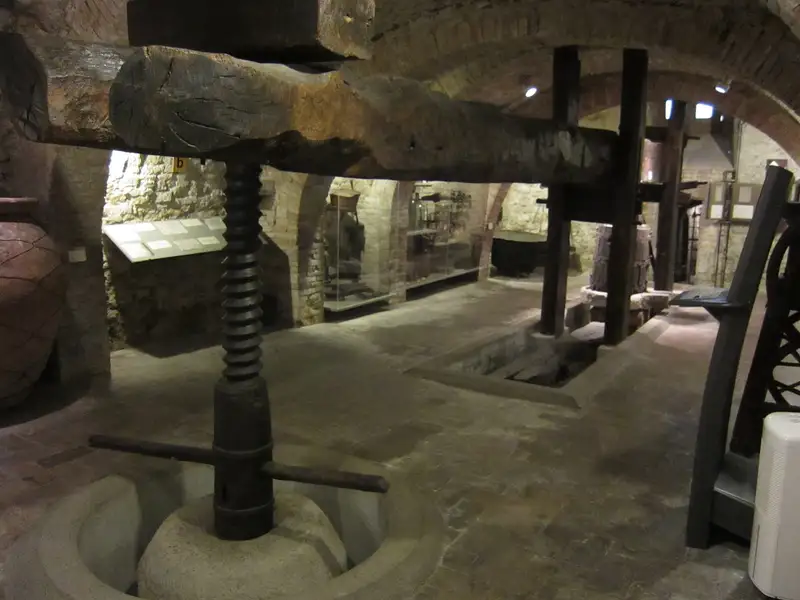 Il Museo del Vino di Torgiano, tra le colline vitate a sud-est di Perugia