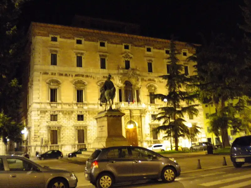 La facciata di Palazzo Cesaroni a Perugia