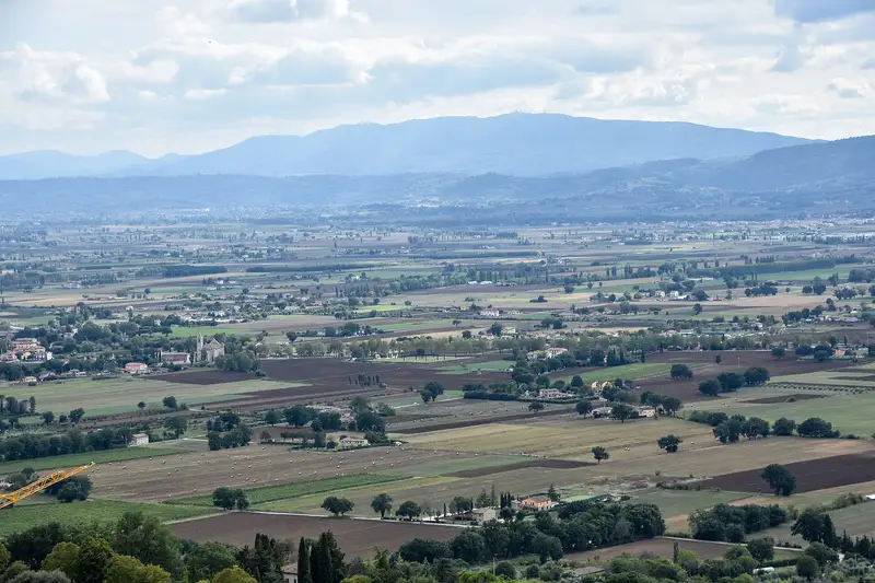 La pianura umbra tra Assisi e Perugia, dove si trova Bastia Umbra