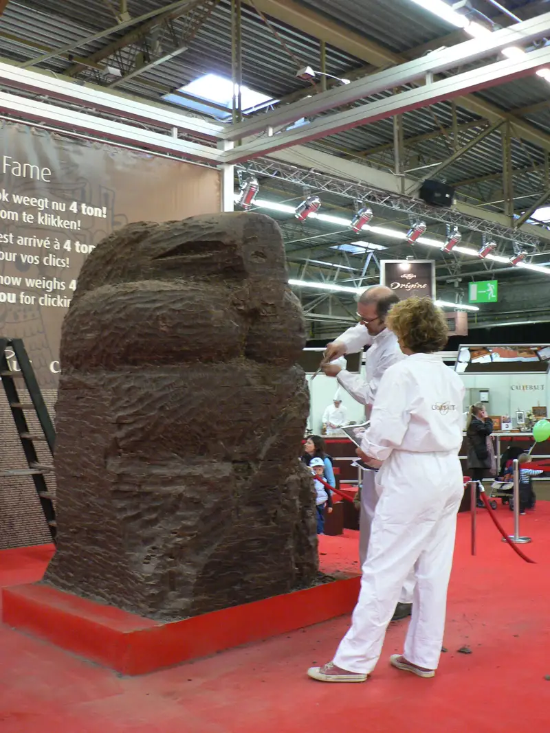 Grande scultura di cioccolato raffigurante Quetzalcoatl