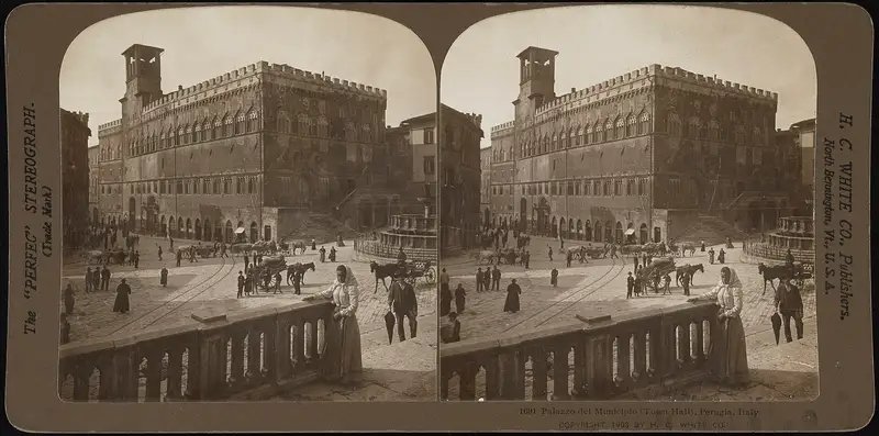 Il Palazzo dei Priori di Perugia in una fotografia d'epoca del 1901
